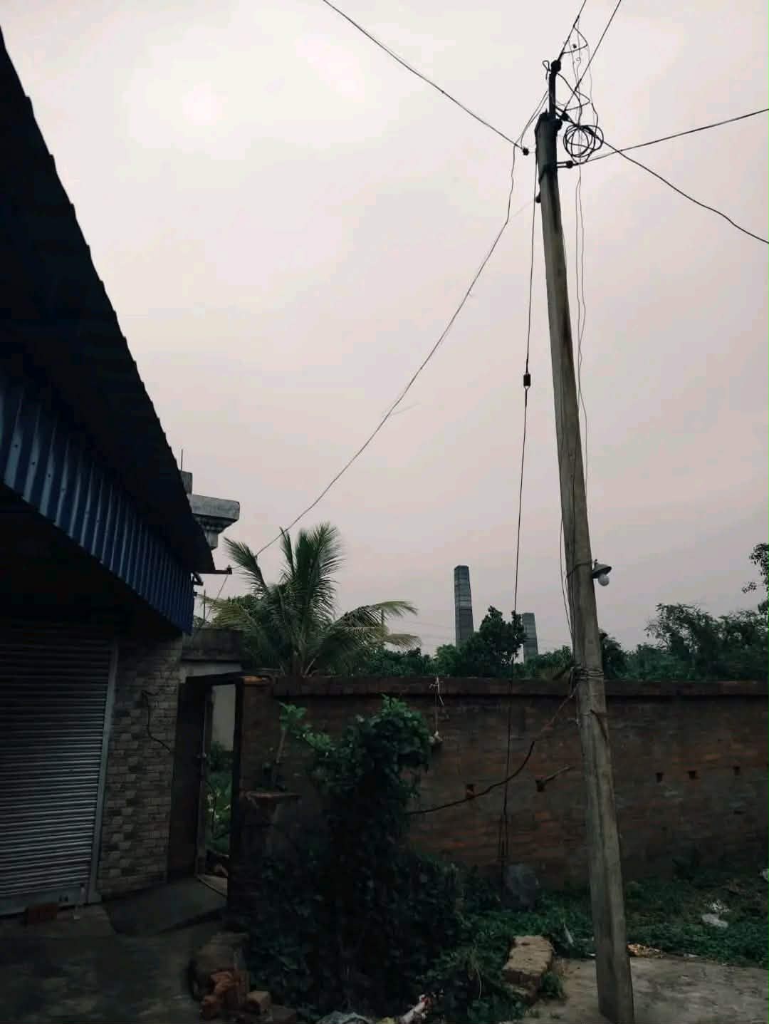 ​অবৈধ বিদ্যুৎ সংযোগের বিরুদ্ধে কড়া অভিযান, জরিমানার মুখে প্রধানের পরিবার