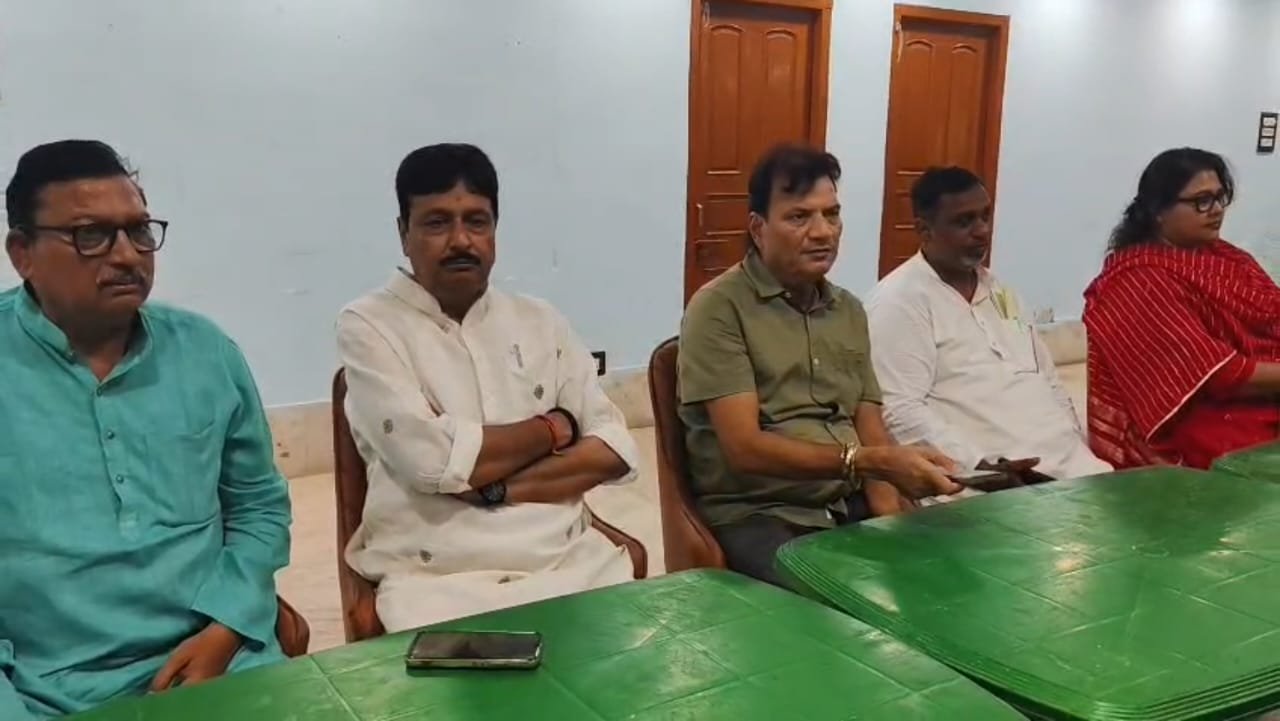 আসানসোল পুরনিগমের পরিস্থিতি নিয়ে জরুরি বৈঠক: মেয়রের দ্বারস্থ কাউন্সিলাররা