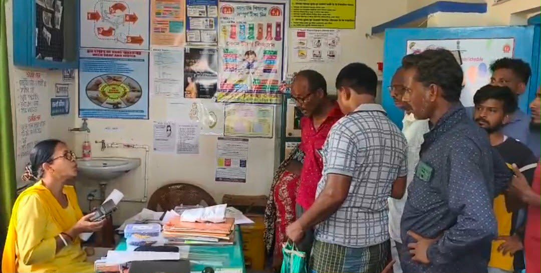 মেয়াদ উত্তীর্ণ ওষুধ দেওয়ার অভিযোগ, উত্তপ্ত দুর্গাপুরের জেমুয়া উপ-স্বাস্থ্য কেন্দ্র