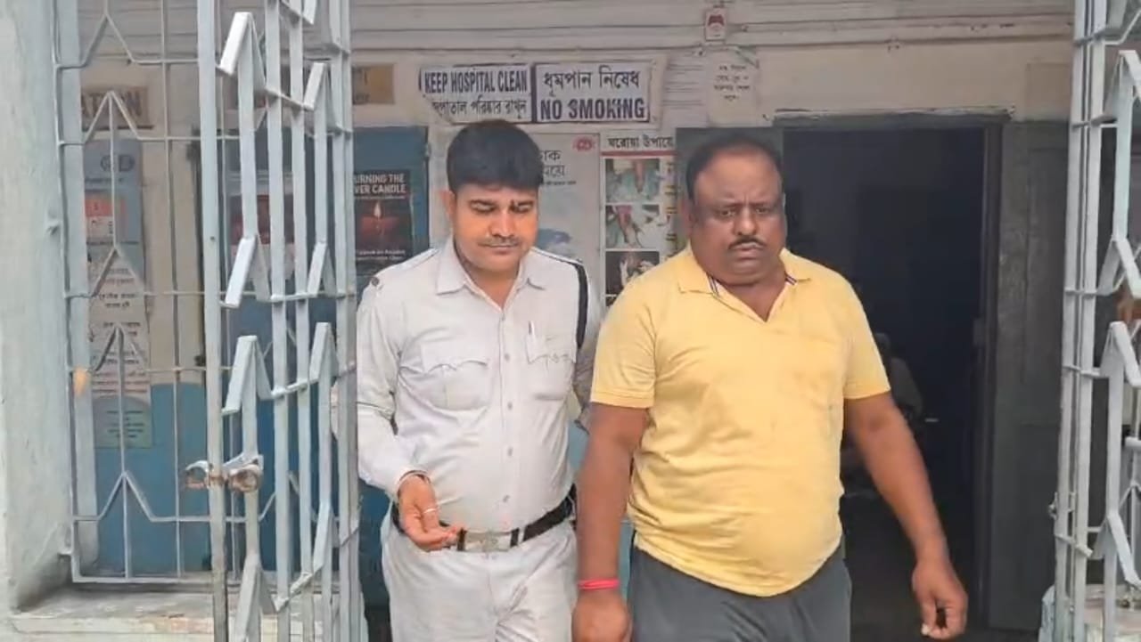 বিজেপি কর্মীদের মারধর ও বালি পাচারের অভিযোগে গ্রেপ্তার বল্লভপুর পঞ্চায়েতের উপপ্রধান