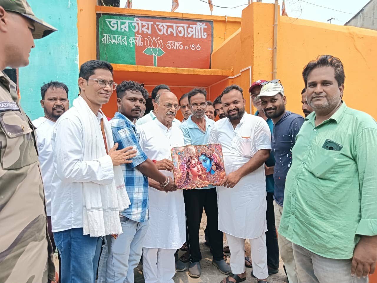 রামনগর বিজেপি কার্যালয়ে মন্ত্রী ডাঃ অজয় কুমার পোদ্দারের সংবর্ধনা