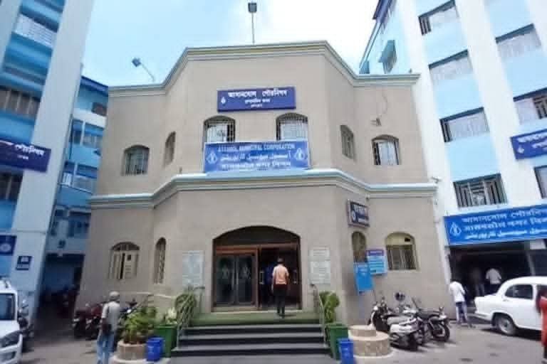 বকেয়া বিল মেটানোর দাবিতে মেয়রকে স্মারকলিপি ঠিকাদারদের