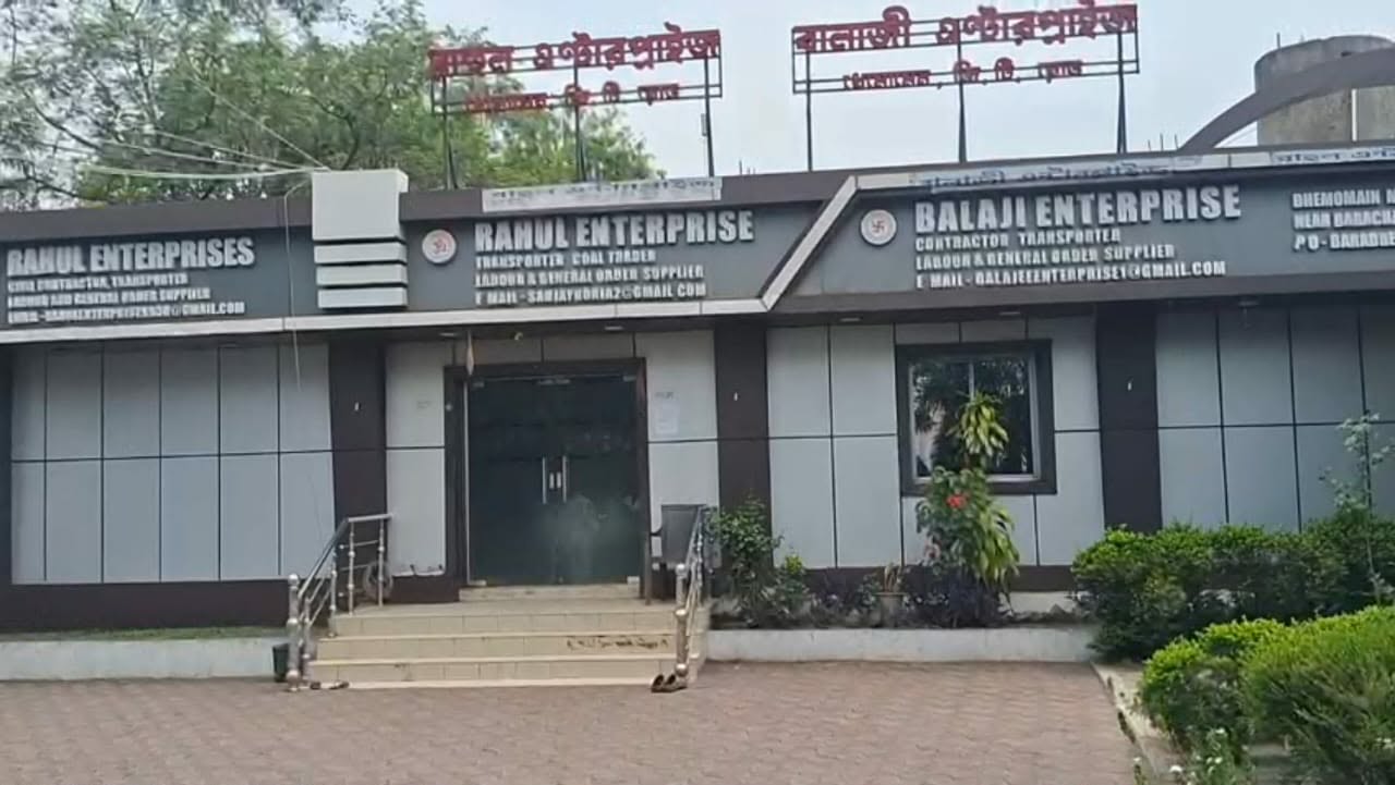 প্রাক্তন তৃণমূল কাউন্সিলরের বাবার বিরুদ্ধে অবৈধ দখলের অভিযোগ, জমি খালির নোটিস