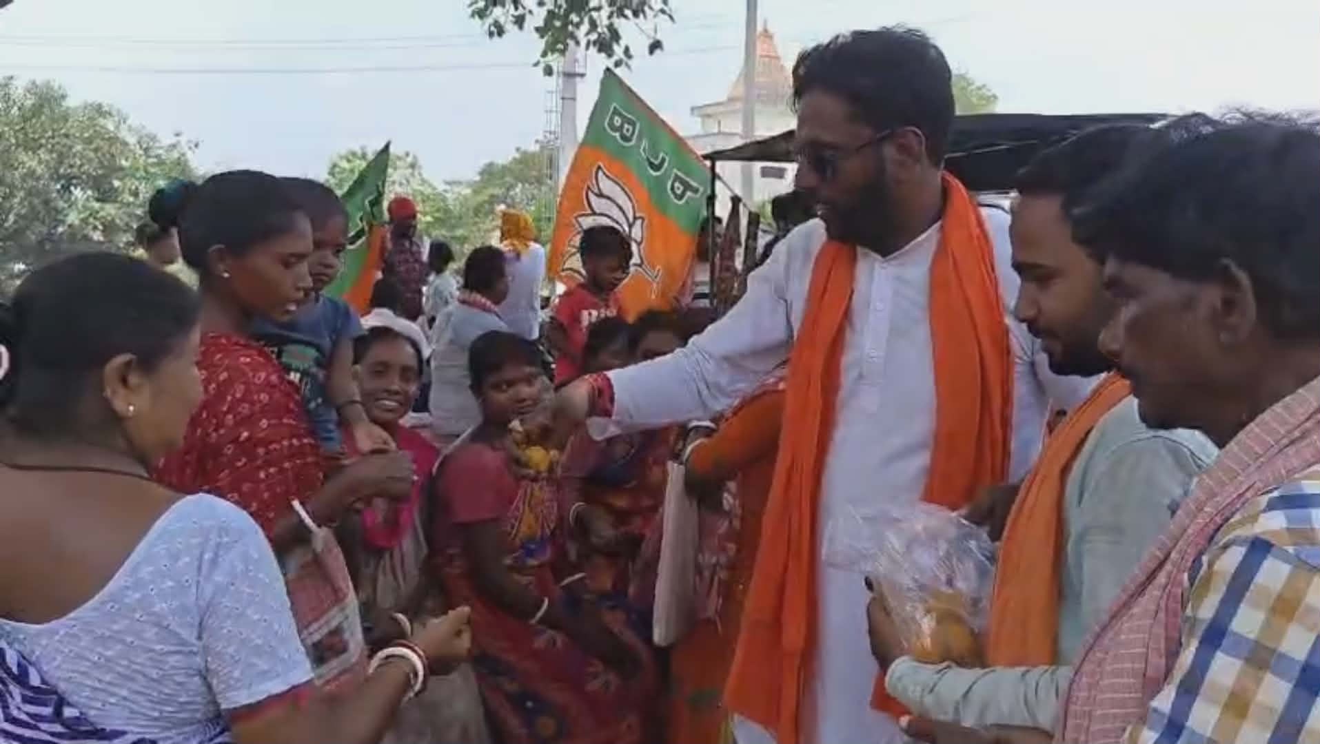 মন্ত্রী হিসেবে শপথ নিলেন অজয় পোদ্দার, উচ্ছ্বাসে ভাসল কুলটি