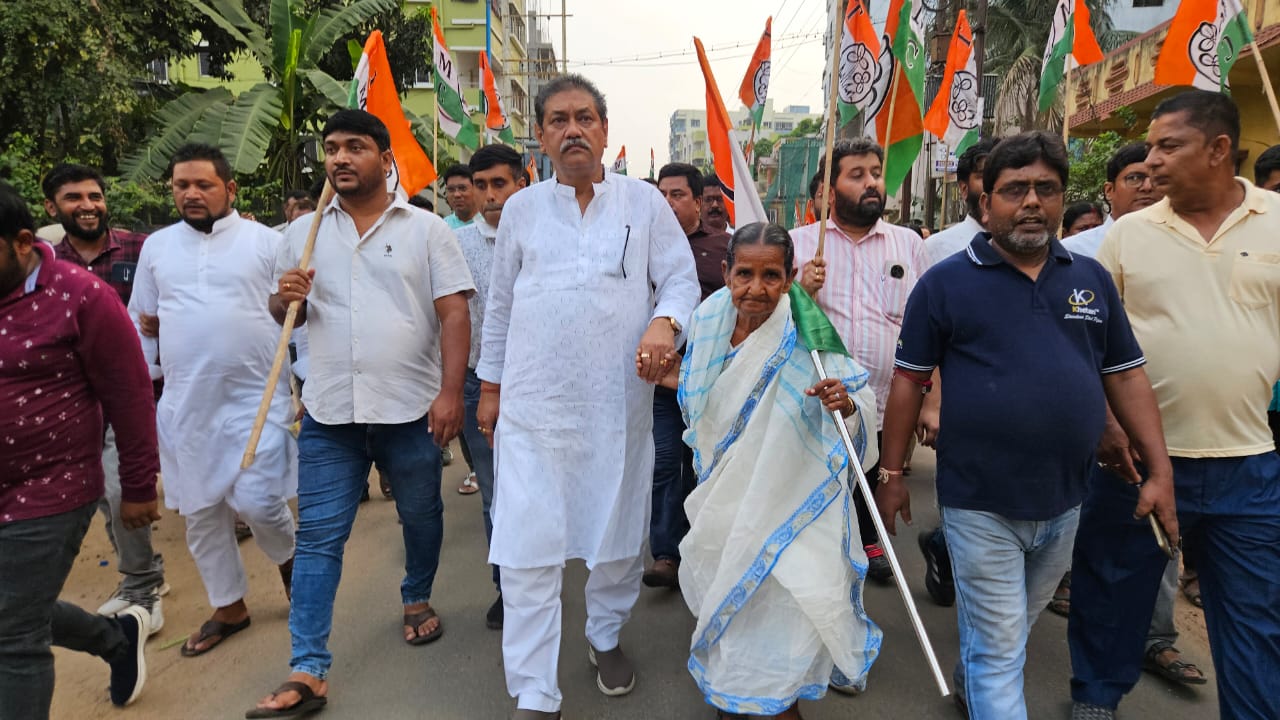 নিত্য প্রয়োজনীয় ওষুধের মূল্যবৃদ্ধির প্রতিবাদে বিক্ষোভ মিছিল তৃণমূলের নিত্য প্রয়োজনীয় ওষুধের মূল্যবৃদ্ধির প্রতিবাদে বিক্ষোভ মিছিল তৃণমূলের