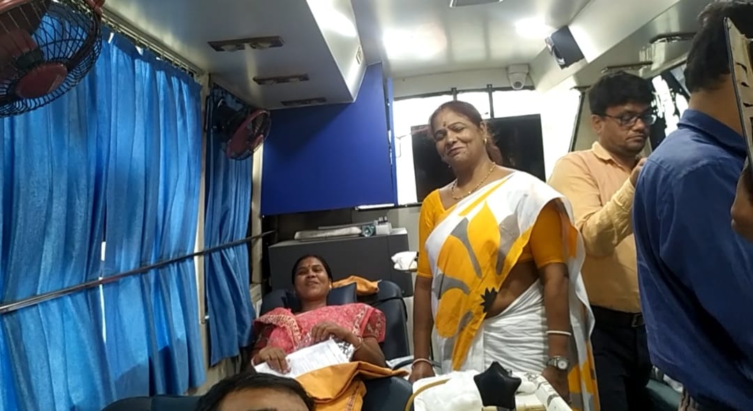 তৃণমূলের উদ্যোগে গুসকরায় আয়োজিত হলো স্বেচ্ছায় রক্তদান শিবিরের