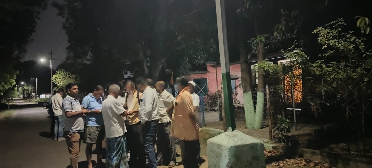 চিত্তরঞ্জনে রেল কর্মীর উপর প্রাণঘাতী হামলা, এলাকায় ছড়াল আতঙ্ক চিত্তরঞ্জনে রেল কর্মীর উপর প্রাণঘাতী হামলা, এলাকায় ছড়াল আতঙ্ক