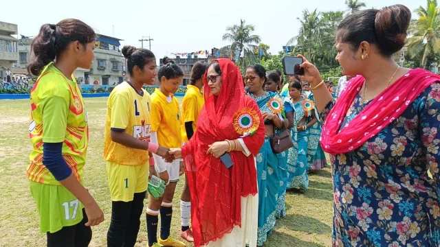 মহিলাদের দারা পরিচালনায় মহিলা ফুটবল প্রতিযোগিতা