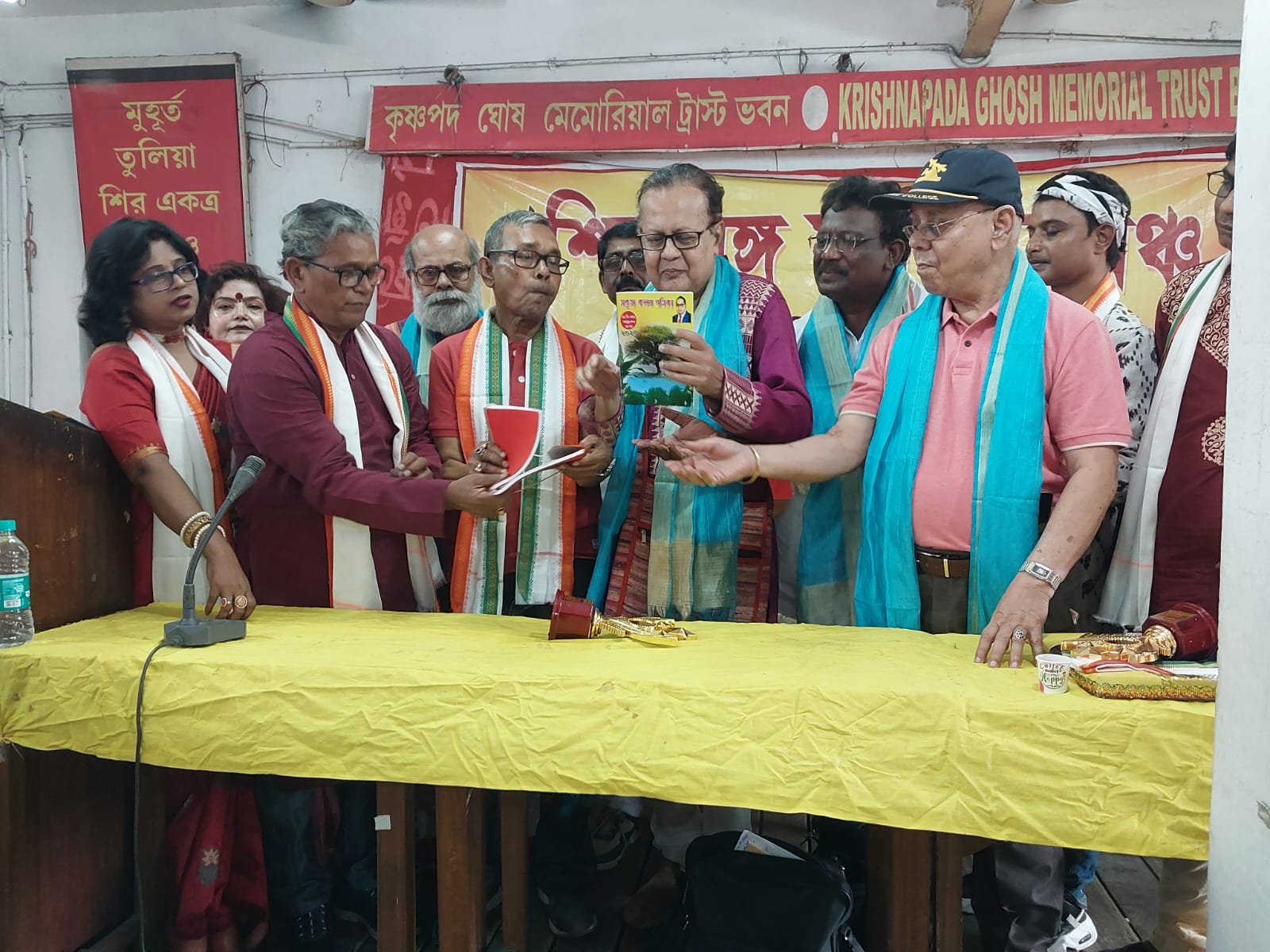 প্রকাশিত হলো ‘সবুজ কলম’ সাহিত্য পত্রিকা প্রকাশিত হলো ‘সবুজ কলম’ সাহিত্য পত্রিকা