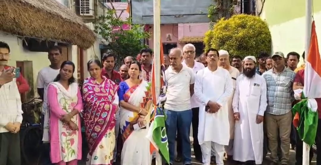 গুসকরায় ‘বাংলা দিবস’ পরিণত হলো ‘সম্প্রীতি দিবস’- এ গুসকরায় ‘বাংলা দিবস’ পরিণত হলো ‘সম্প্রীতি দিবস’- এ