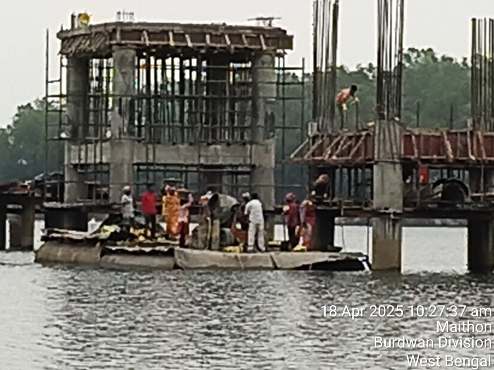 মাইথন ড্যামে নিরাপত্তার অভাব, গাজা কোম্পানির বেপরোয়া কাজে বড় দুর্ঘটনার আশঙ্কা মাইথন ড্যামে নিরাপত্তার অভাব, গাজা কোম্পানির বেপরোয়া কাজে বড় দুর্ঘটনার আশঙ্কা