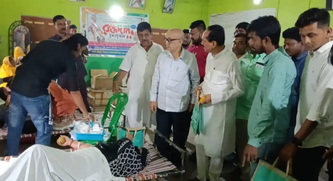 তৃণমূল কংগ্রেসের উদ্যোগে আয়োজিত রক্তদান শিবির পরিণত হলো সম্প্রীতির শিবিরে তৃণমূল কংগ্রেসের উদ্যোগে আয়োজিত রক্তদান শিবির পরিণত হলো সম্প্রীতির শিবিরে
