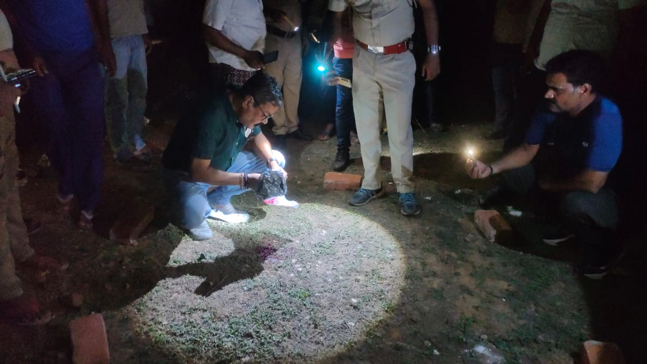 দুষ্কৃতীদের ছোড়া গুলিতে মৃত্যু সিআইএসএফ কর্মী দুষ্কৃতীদের ছোড়া গুলিতে মৃত্যু সিআইএসএফ কর্মী