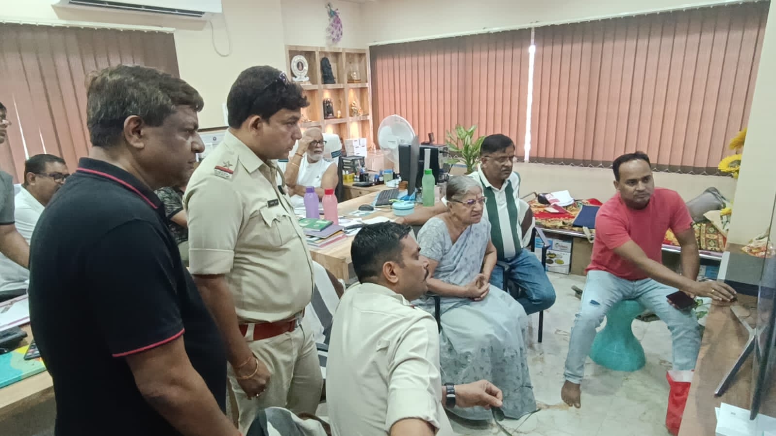 প্রতারণার শিকার প্রবীণ বৃদ্ধা, তদন্তে পুলিশ প্রতারণার শিকার প্রবীণ বৃদ্ধা, তদন্তে পুলিশ