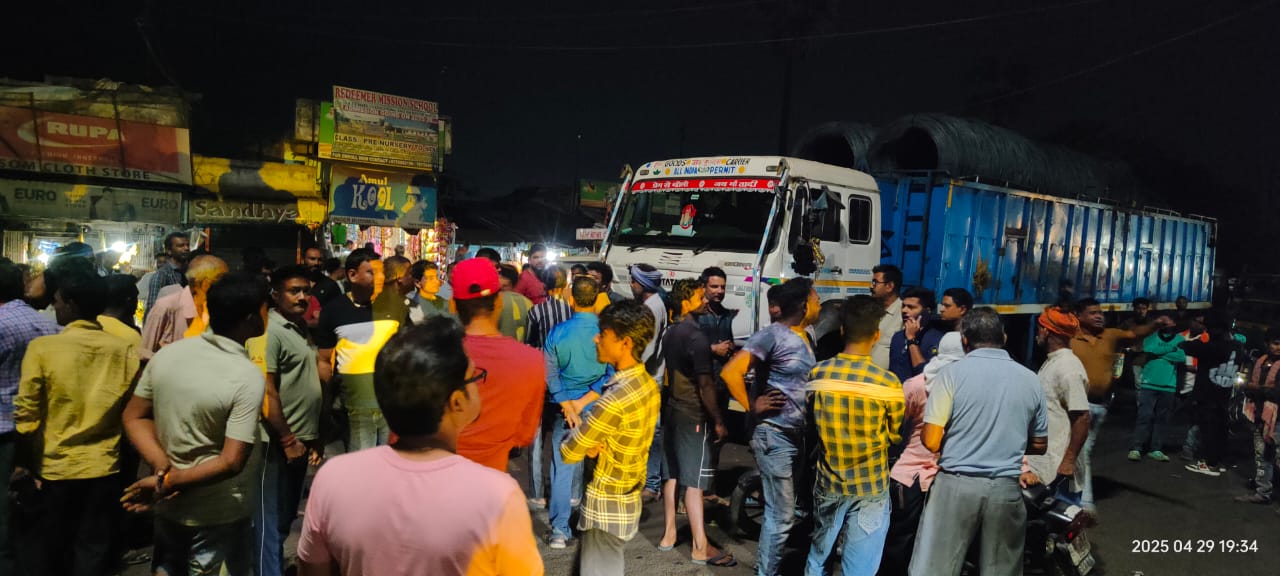 দেন্দুয়া-চিত্তরঞ্জন মার্গে দুর্ঘটনার জেরে ক্ষুব্ধ গ্রামবাসীদের পথ অবরোধ দেন্দুয়া-চিত্তরঞ্জন মার্গে দুর্ঘটনার জেরে ক্ষুব্ধ গ্রামবাসীদের পথ অবরোধ