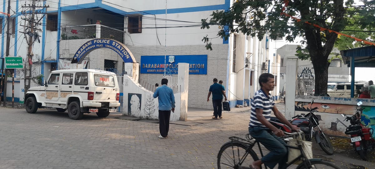 কাপিষ্ঠা গ্রামে নৃশংস হত্যা: দম্পতির আত্মসমর্পণ, পুলিশ তদন্তে তৎপর কাপিষ্ঠা গ্রামে নৃশংস হত্যা: দম্পতির আত্মসমর্পণ, পুলিশ তদন্তে তৎপর
