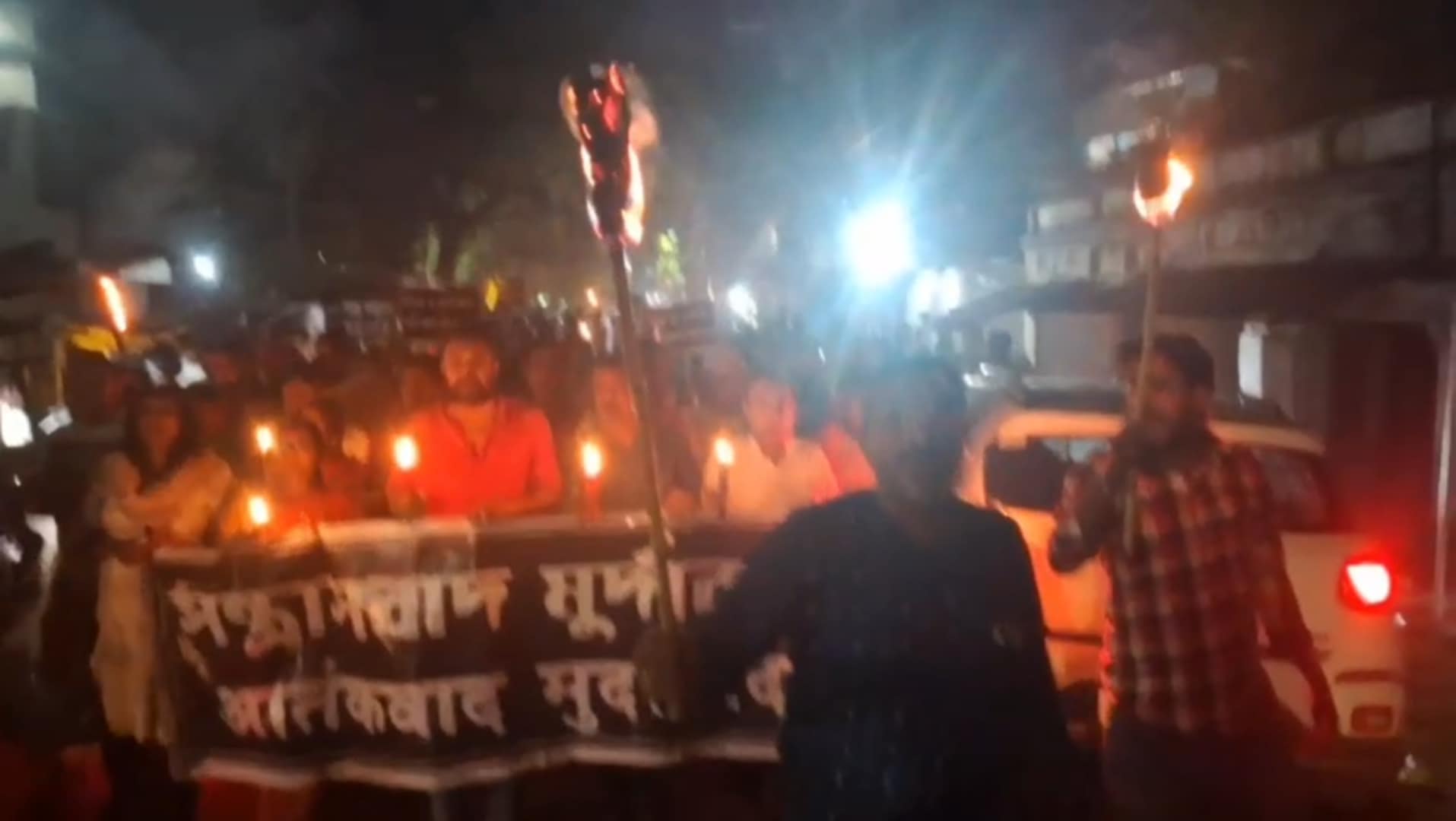 কাশ্মীরে হিন্দুদের হত্যার প্রতিবাদে মোমবাতি মিছিল বিজেপির কাশ্মীরে হিন্দুদের হত্যার প্রতিবাদে মোমবাতি মিছিল বিজেপির