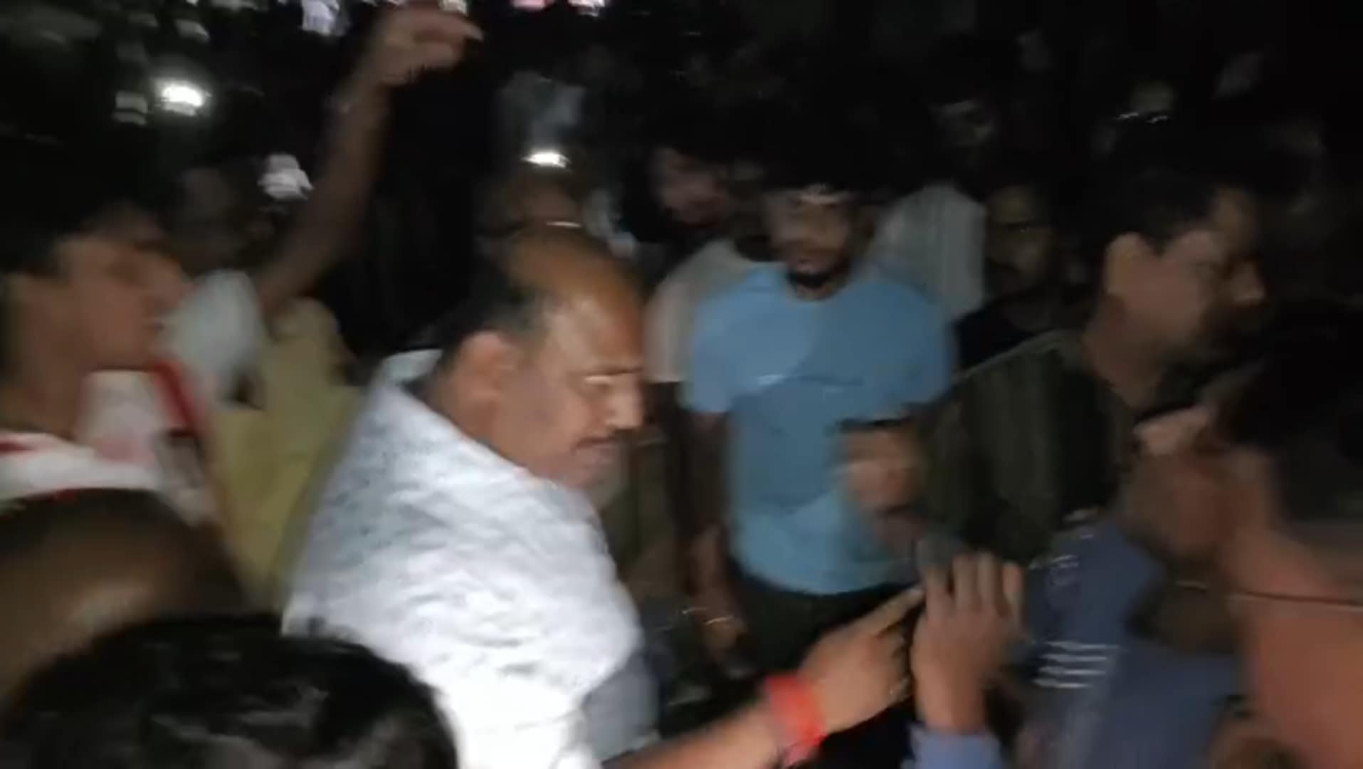 পাণ্ডবেশ্বরে পথ দুর্ঘটনায় মৃত্যুর ঘটনায় উত্তেজনা পাণ্ডবেশ্বরে পথ দুর্ঘটনায় মৃত্যুর ঘটনায় উত্তেজনা