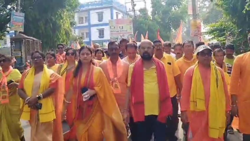 রাম নবমীর মিছিলে সাম্প্রদায়িক সম্প্রীতির বার্তা। রাম ভক্তদের পুষ্প বৃষ্টি করে অভিনন্দন মুসলিম কমিটি আটকোশীর