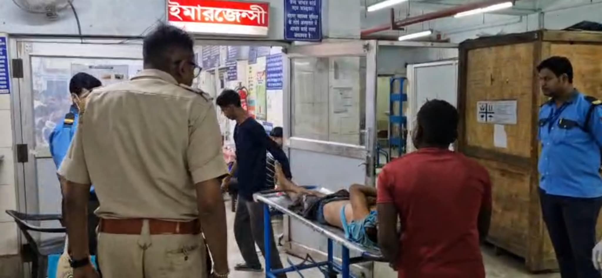 বাশকেটিয়া রাস্তার পাশেই এক ব্যক্তির রক্তাক্ত দেহ উদ্ধার,হত্যা- তদন্তে পুলিশ বাশকেটিয়া রাস্তার পাশেই এক ব্যক্তির রক্তাক্ত দেহ উদ্ধার,হত্যা- তদন্তে পুলিশ