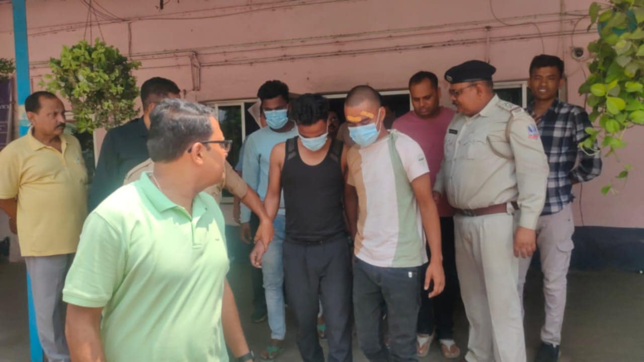 পুলিশের দুঃসাহসিক জয়, অপহরণের কান্ডে গ্রেফতার চার, গ্রামে ফিরল শান্তি পুলিশের দুঃসাহসিক জয়, অপহরণের কান্ডে গ্রেফতার চার, গ্রামে ফিরল শান্তি