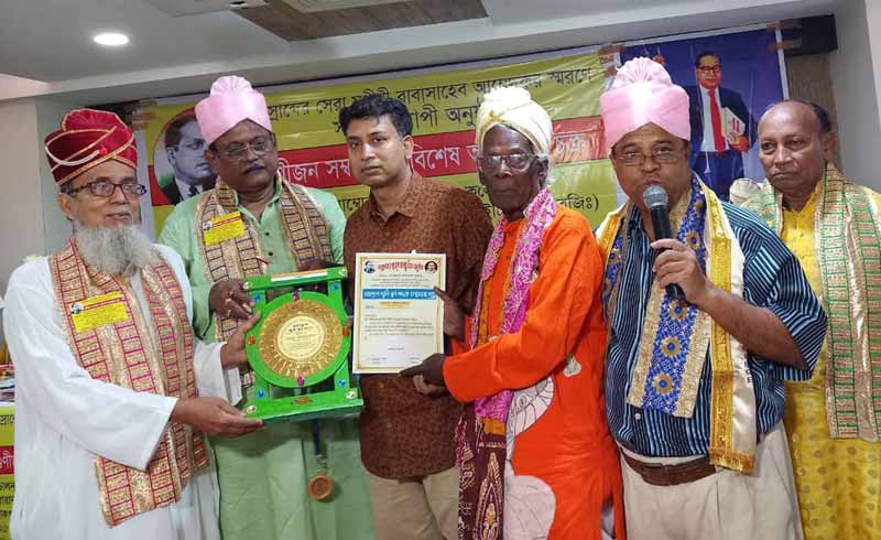 আদালত সাংবাদিকতায় সম্মাননা পেলেন মঙ্গলকোটের সাংবাদিক আদালত সাংবাদিকতায় সম্মাননা পেলেন মঙ্গলকোটের সাংবাদিক