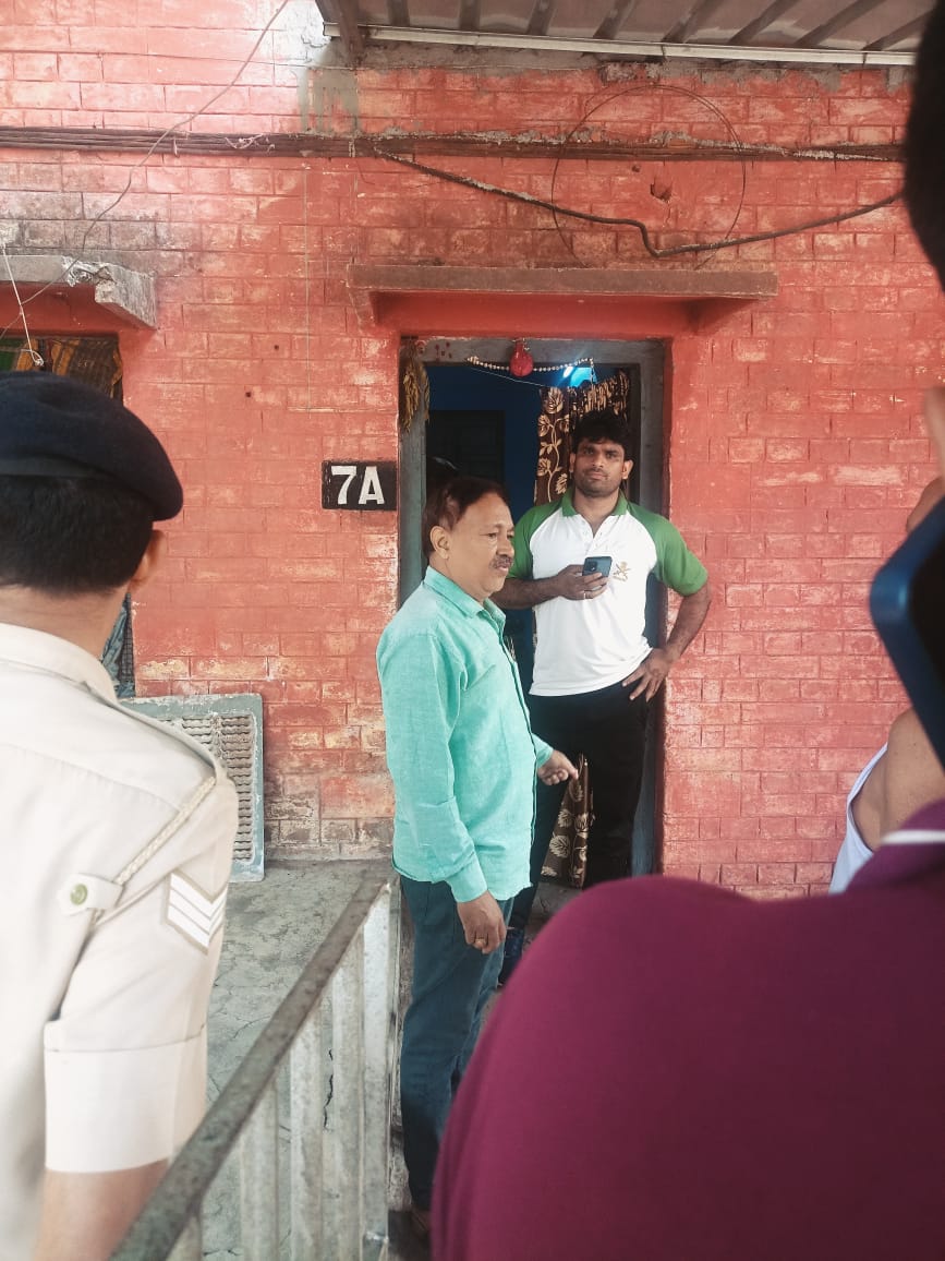 চিত্তরঞ্জনের অন্ধকার: নিরাপত্তার প্রহসন, অপরাধের জয়গান চিত্তরঞ্জনের অন্ধকার: নিরাপত্তার প্রহসন, অপরাধের জয়গান