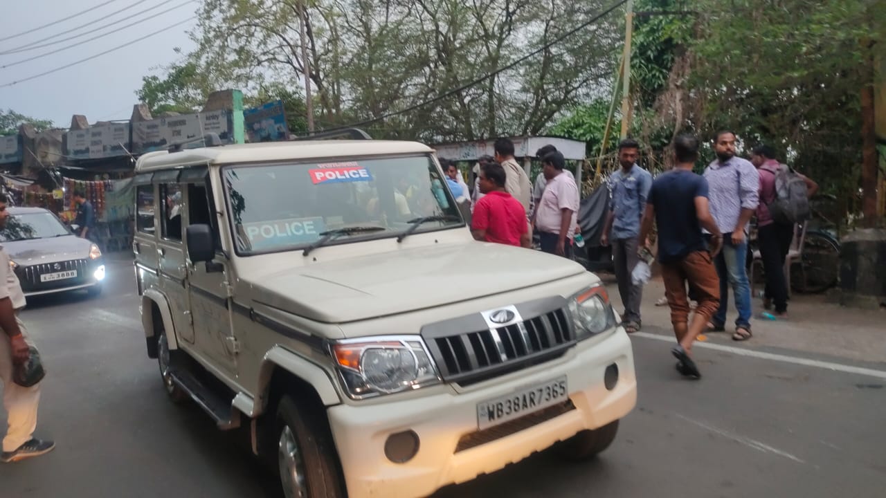 পথ দুর্ঘটনায় গুরুতর আহত এক যুবক পথ দুর্ঘটনায় গুরুতর আহত এক যুবক