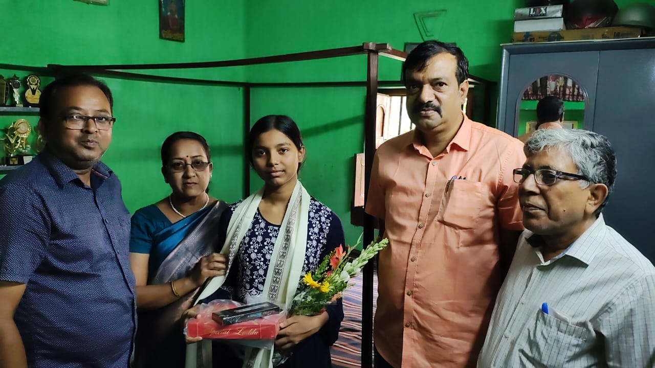 মাধ্যমিক পরীক্ষায় ব্লকের শীর্ষস্থান অধিকারীদের বিশেষ সংবর্ধনা দেওয়া হল বারাবনি বিধায়কের তরফে মাধ্যমিক পরীক্ষায় ব্লকের শীর্ষস্থান অধিকারীদের বিশেষ সংবর্ধনা দেওয়া হল বারাবনি বিধায়কের তরফে
