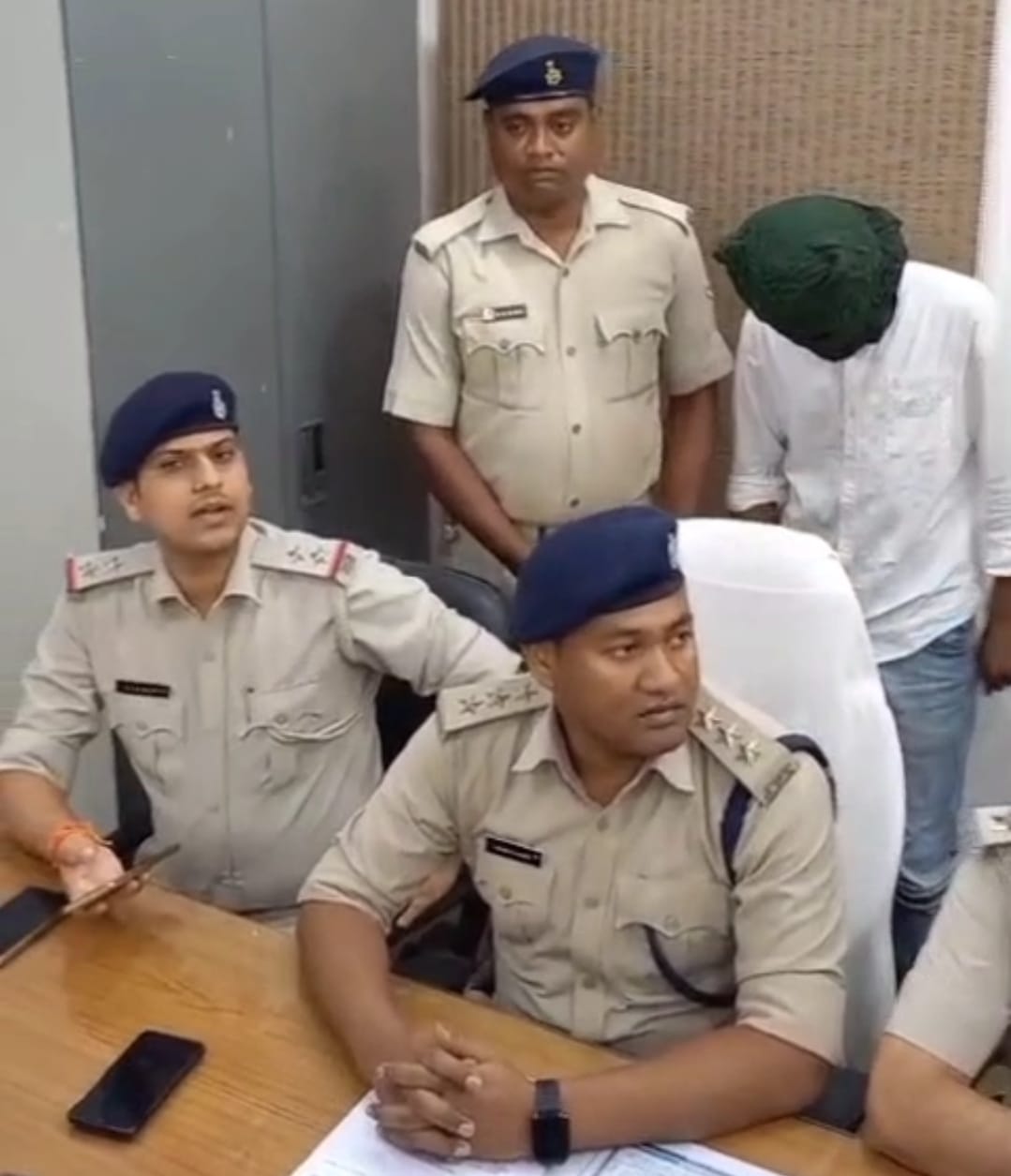 মিহিজামে অস্ত্রসহ এক ব্যক্তিকে গ্রেপ্তার করল জামতাড়া পুলিশ মিহিজামে অস্ত্রসহ এক ব্যক্তিকে গ্রেপ্তার করল জামতাড়া পুলিশ