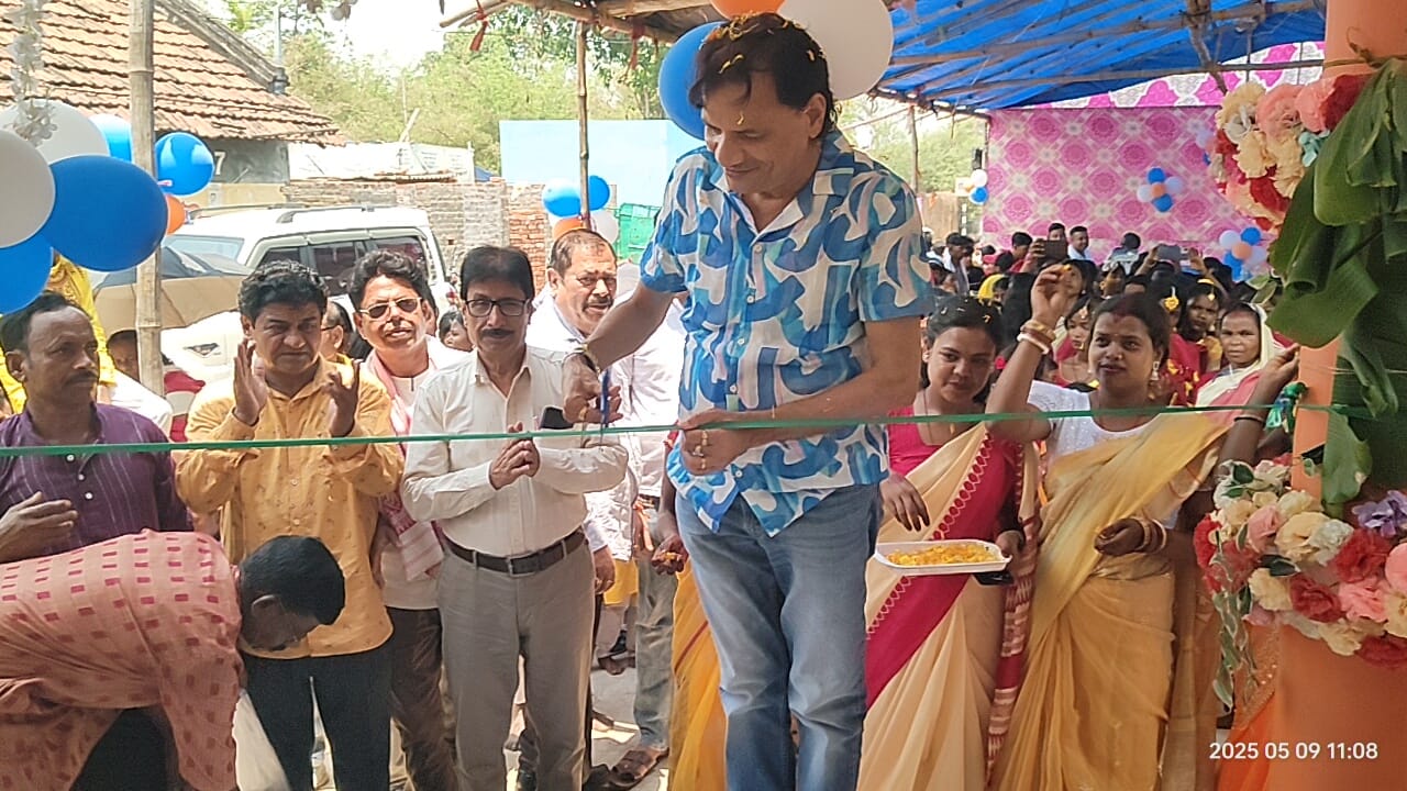 মেজলাডি গ্রামে হরি মন্দিরের উদ্বোধন করলেন বারাবনি বিধায়ক তথা মেয়র বিধান উপাধ্যায় মেজলাডি গ্রামে হরি মন্দিরের উদ্বোধন করলেন বারাবনি বিধায়ক তথা মেয়র বিধান উপাধ্যায়