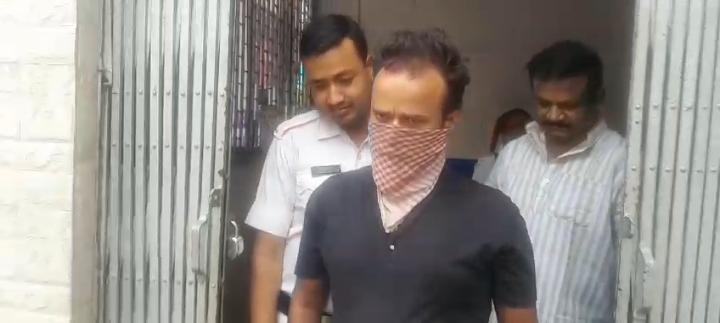 আসানসোলের মদনপুরে বিতর্কিত ফেসবুক পোস্টে গ্রেফতার যুবক, সাত দিনের জেল হেফাজত আসানসোলের মদনপুরে বিতর্কিত ফেসবুক পোস্টে গ্রেফতার যুবক, সাত দিনের জেল হেফাজত