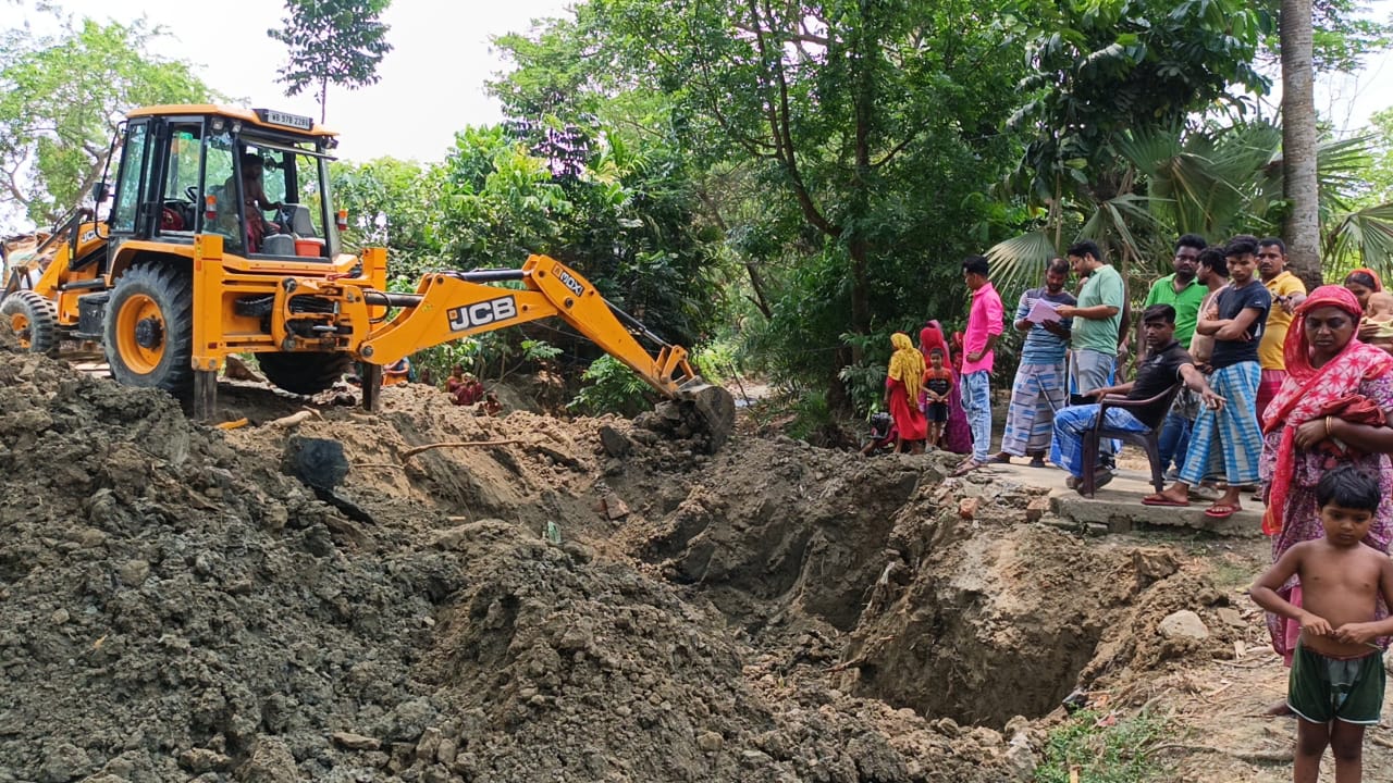 বহু প্রতীক্ষার পর চাঁদা ও পঞ্চগ্রাম মৌজায় কংক্রিটের পোলের কাজ শুরু বহু প্রতীক্ষার পর চাঁদা ও পঞ্চগ্রাম মৌজায় কংক্রিটের পোলের কাজ শুরু