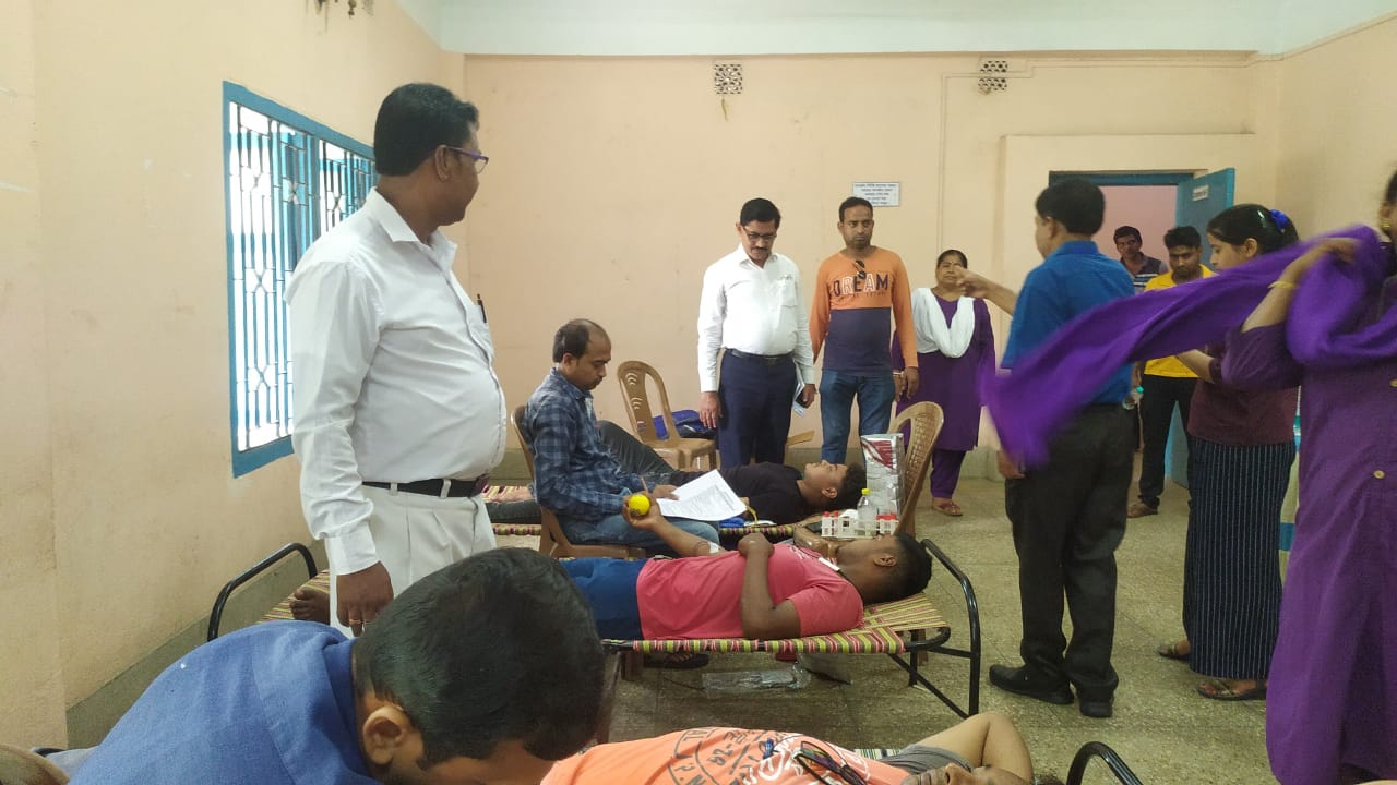 গুসকরায় আয়োজিত হলো স্বেচ্ছায় রক্তদান শিবির গুসকরায় আয়োজিত হলো স্বেচ্ছায় রক্তদান শিবির
