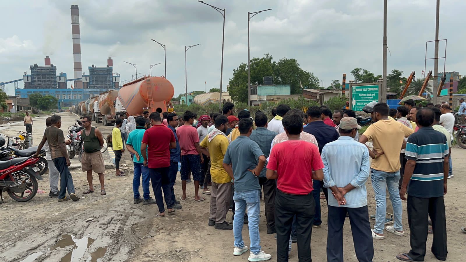 ছাই বোঝাই করা গাড়ির ধাক্কায় মৃত্যু সাইকেল আরোহীর ছাই বোঝাই করা গাড়ির ধাক্কায় মৃত্যু সাইকেল আরোহীর
