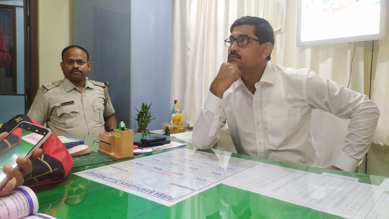 শহরে দুর্ঘটনা রুখতে জরুরি আলোচনা সভার আয়োজন করল গুসকরা পুরসভা শহরে দুর্ঘটনা রুখতে জরুরি আলোচনা সভার আয়োজন করল গুসকরা পুরসভা
