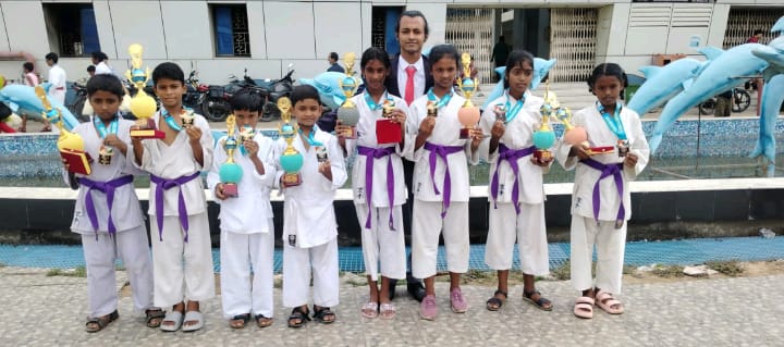 ত্রিদেশীয় ক্যারাটে চ্যাম্পিয়নশিপ এ সাফল্য পেলো ডায়মন্ড হারবার ত্রিদেশীয় ক্যারাটে চ্যাম্পিয়নশিপ এ সাফল্য পেলো ডায়মন্ড হারবার