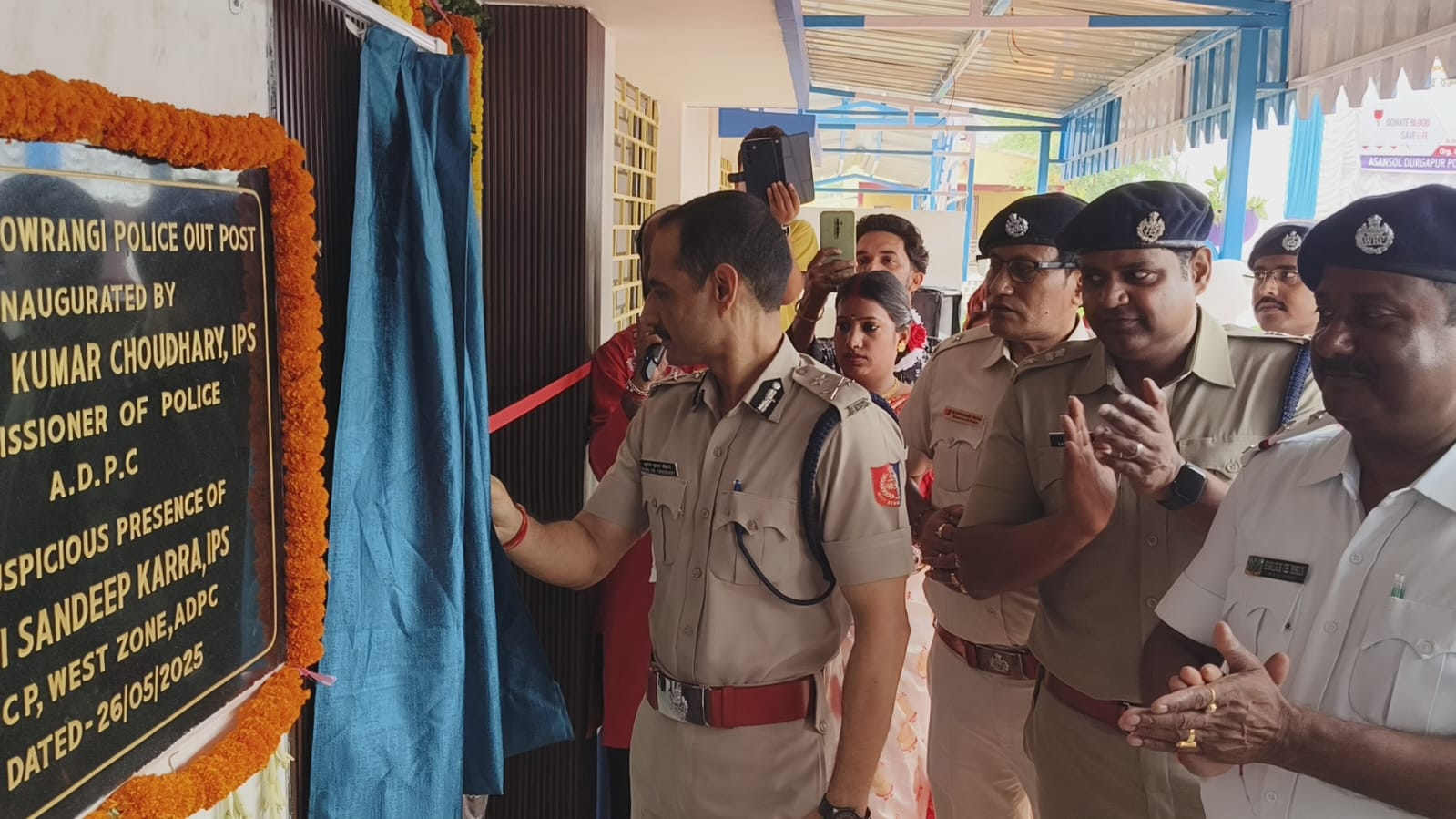 চৌরাঙ্গী ফাঁড়িতে নতুন ভবনের উদ্বোধন ও রক্তদান শিরের আয়োজন চৌরাঙ্গী ফাঁড়িতে নতুন ভবনের উদ্বোধন ও রক্তদান শিরের আয়োজন
