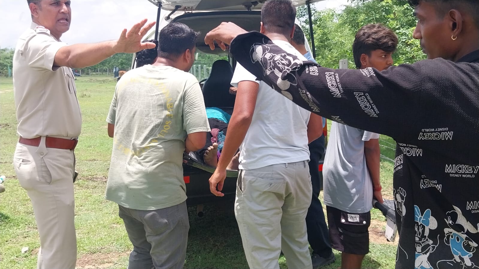 বিবাহ বহির্ভূত সম্পর্ক, গাছের ডাল থেকে উদ্ধার যুগলের ঝুলন্ত দেহ বিবাহ বহির্ভূত সম্পর্ক, গাছের ডাল থেকে উদ্ধার যুগলের ঝুলন্ত দেহ