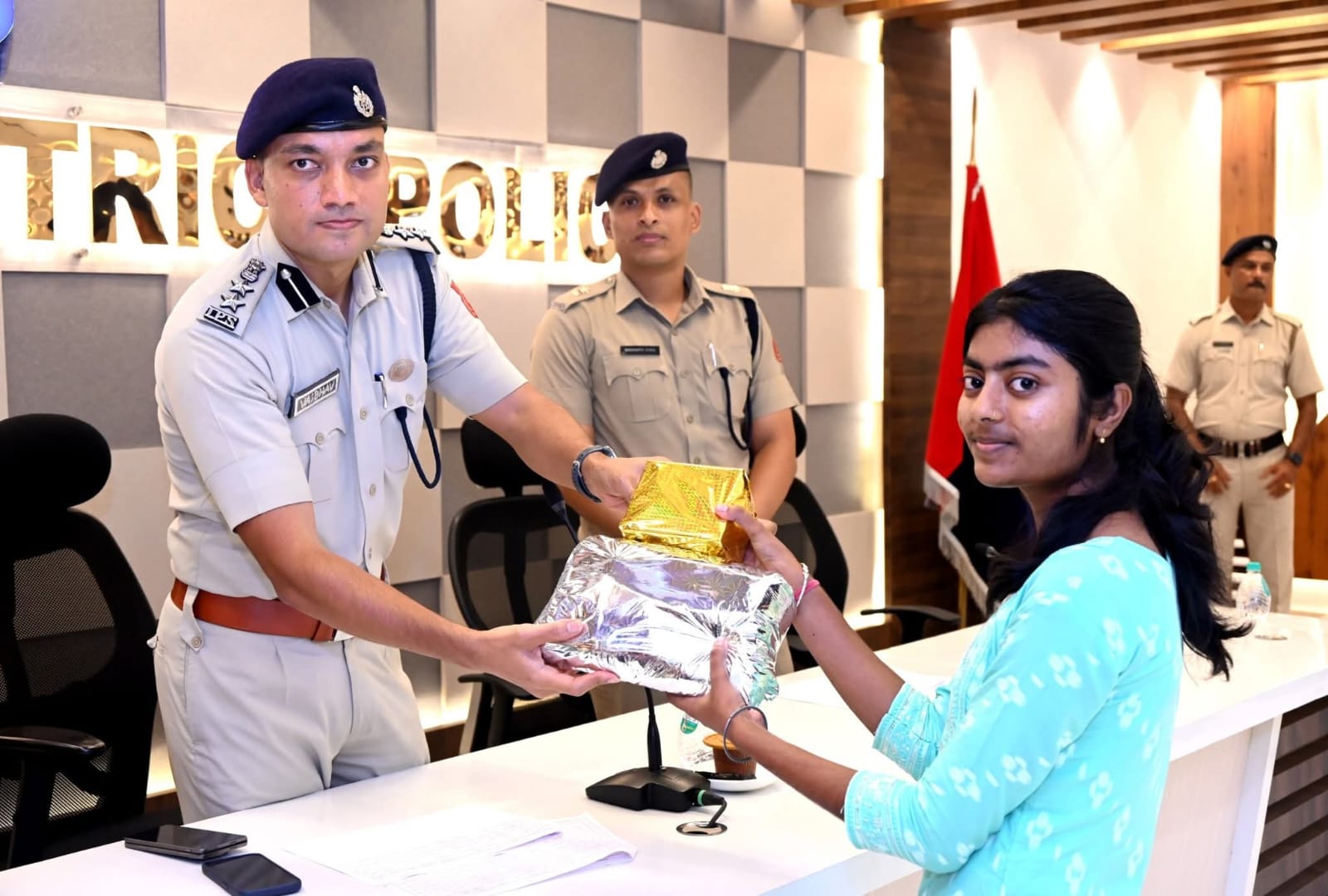 জেলার কৃতি ছাত্রছাত্রীদের সংবর্ধিত করল বাঁকুড়া জেলা পুলিশ জেলার কৃতি ছাত্রছাত্রীদের সংবর্ধিত করল বাঁকুড়া জেলা পুলিশ