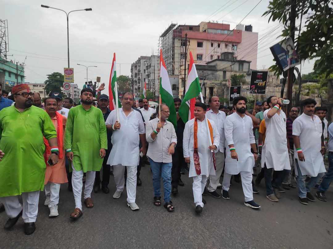 বীর ভারতীয় সেনাদের প্রতি শ্রদ্ধা নিবেদনে অভিনন্দন যাত্রা বীর ভারতীয় সেনাদের প্রতি শ্রদ্ধা নিবেদনে অভিনন্দন যাত্রা
