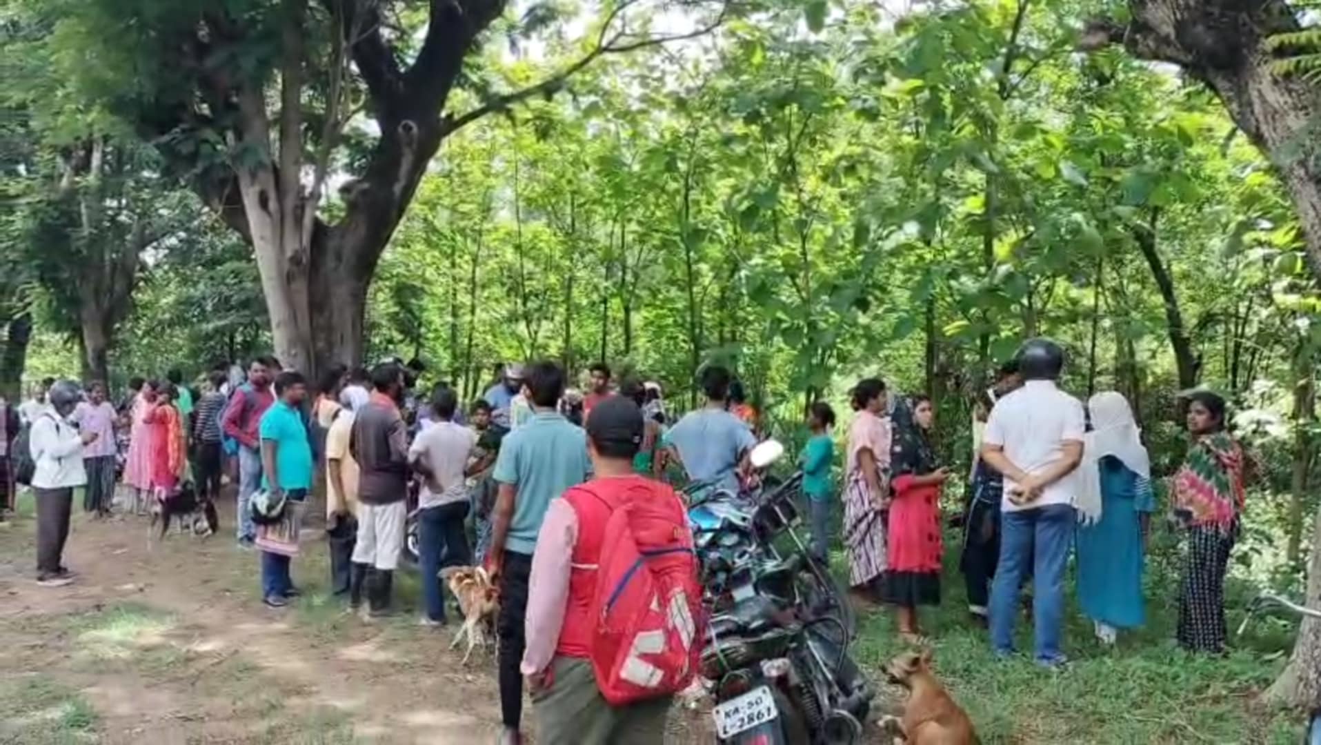 দুর্গাপুরের মহিলা মহাবিদ্যালয়ের পাশের জঙ্গলের গাছে গলায় ফাঁস লাগানো দেহ উদ্ধার দুর্গাপুরের মহিলা মহাবিদ্যালয়ের পাশের জঙ্গলের গাছে গলায় ফাঁস লাগানো দেহ উদ্ধার