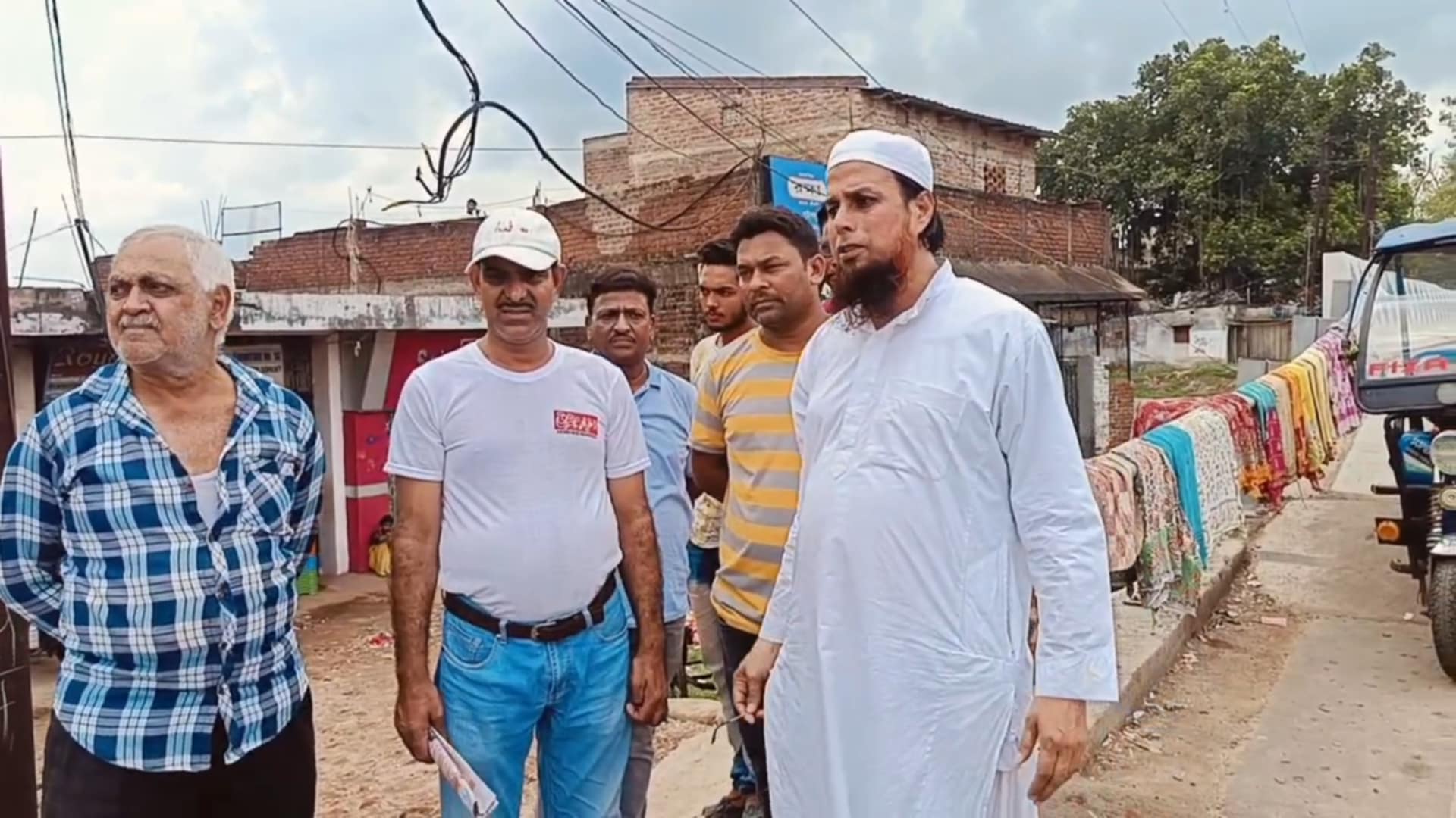 এক বছরে দোকান না পাওয়ার কারণে ক্ষুব্ধ দোকানদাররা, দোকান পাবার প্রতিশ্রুতি বরো চেয়ারম্যানের এক বছরে দোকান না পাওয়ার কারণে ক্ষুব্ধ দোকানদাররা, দোকান পাবার প্রতিশ্রুতি বরো চেয়ারম্যানের