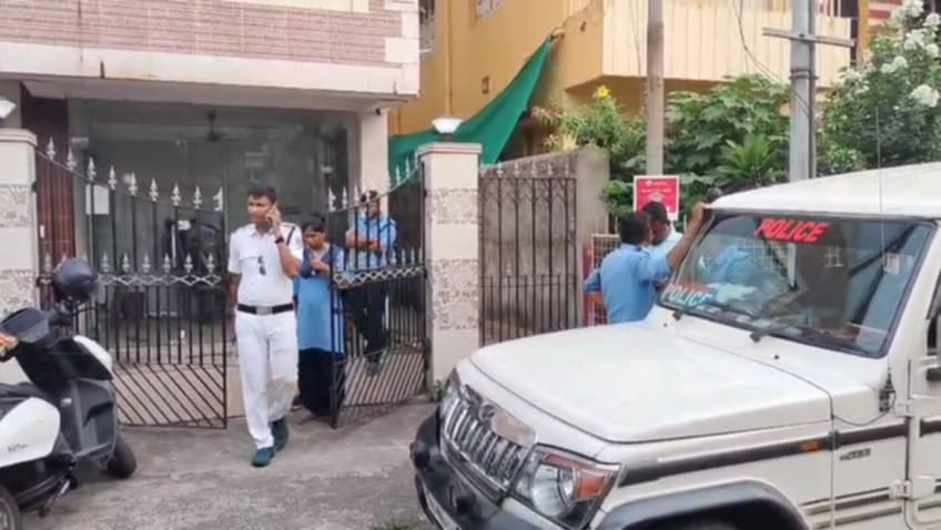দুর্গাপুরের সেপকো টাউনশিপের এক বাড়িতে অসামাজিক কার্যকলাপের অভিযোগ স্থানীয়দের, তদন্তে পুলিশ দুর্গাপুরের সেপকো টাউনশিপের এক বাড়িতে অসামাজিক কার্যকলাপের অভিযোগ স্থানীয়দের, তদন্তে পুলিশ