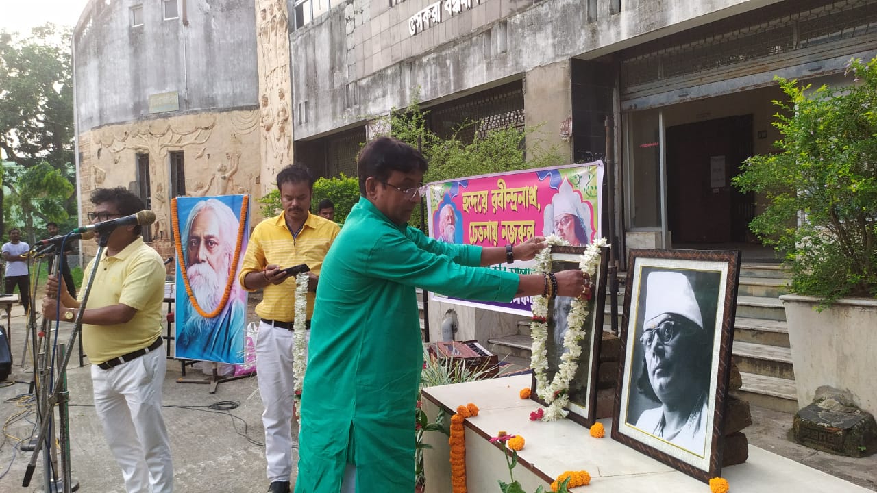 রবীন্দ্র-নজরুল সন্ধ্যায় মেতে উঠল গুসকরাবাসী রবীন্দ্র-নজরুল সন্ধ্যায় মেতে উঠল গুসকরাবাসী