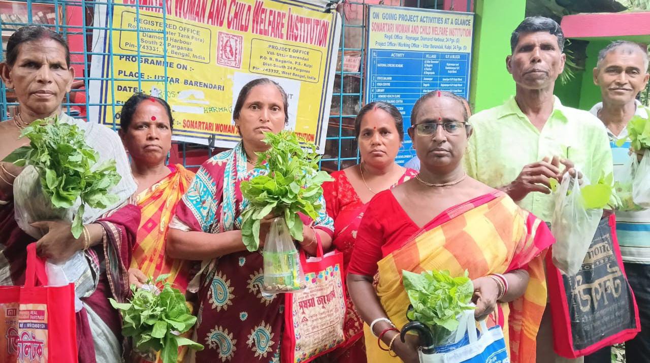 পরিবেশ দূষণ রুখতে বৃক্ষরোপণের অঙ্গীকার পরিবেশ দূষণ রুখতে বৃক্ষরোপণের অঙ্গীকার