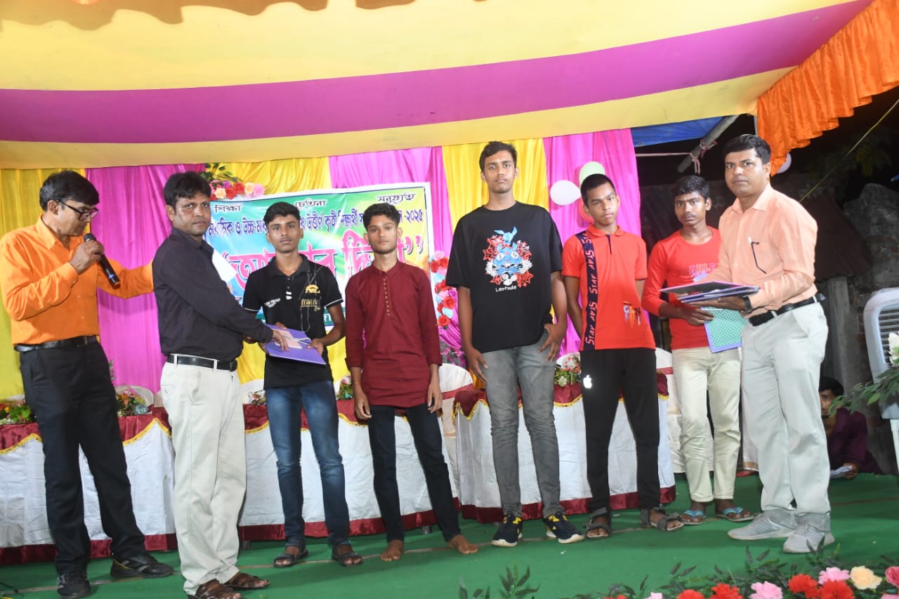 বাঁকুড়ায় অবৈতনিক কোচিং সেণ্টারের মাধ্যমিক ও উচ্চ মাধ্যমিকের কৃতিদের সম্বর্ধনা বাঁকুড়ায় অবৈতনিক কোচিং সেণ্টারের মাধ্যমিক ও উচ্চ মাধ্যমিকের কৃতিদের সম্বর্ধনা