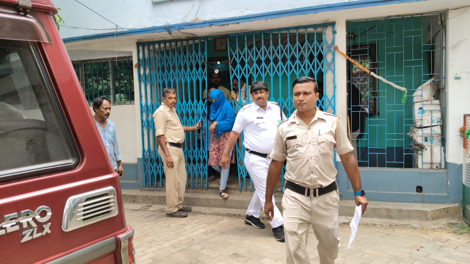 সীতারামপুর এথোড়া রোডে যুবকের গলাকাটা দেহ উদ্ধারের ঘটনায় গ্রেপ্তার সহকর্মী যুবতী সীতারামপুর এথোড়া রোডে যুবকের গলাকাটা দেহ উদ্ধারের ঘটনায় গ্রেপ্তার সহকর্মী যুবতী