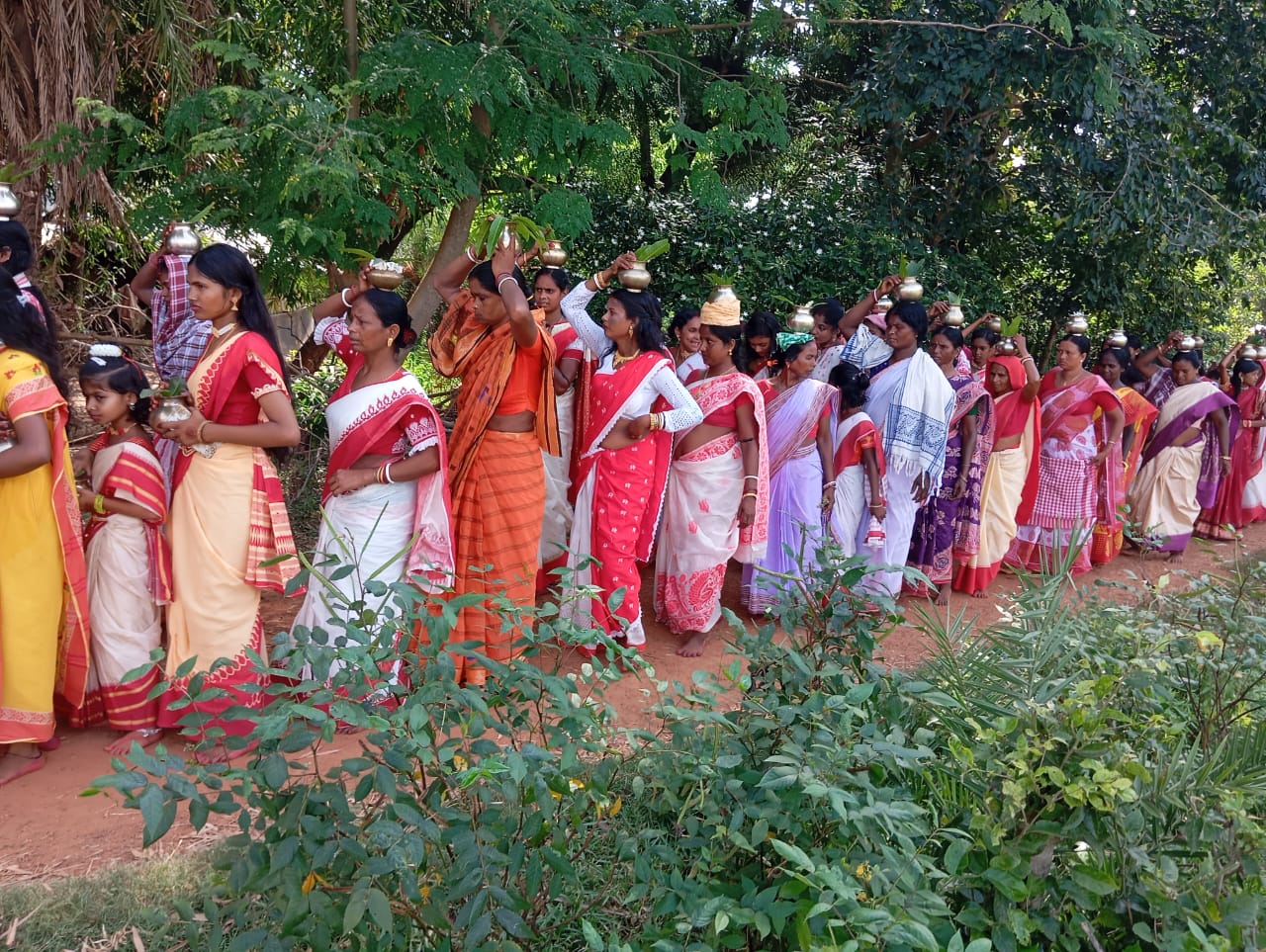 বাঁকুড়ায় হরিমন্দির প্রতিষ্ঠা উপলক্ষ্যে গ্রামবাসীদের উন্মাদনা বাঁকুড়ায় হরিমন্দির প্রতিষ্ঠা উপলক্ষ্যে গ্রামবাসীদের উন্মাদনা