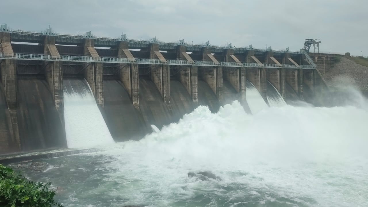মাইথন পাঞ্চেত জলাধার থেকে জল ছাড়লো ডিভিসি মাইথন পাঞ্চেত জলাধার থেকে জল ছাড়লো ডিভিসি